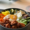 Bibimbap m. KFC (Korean Fried Chicken)